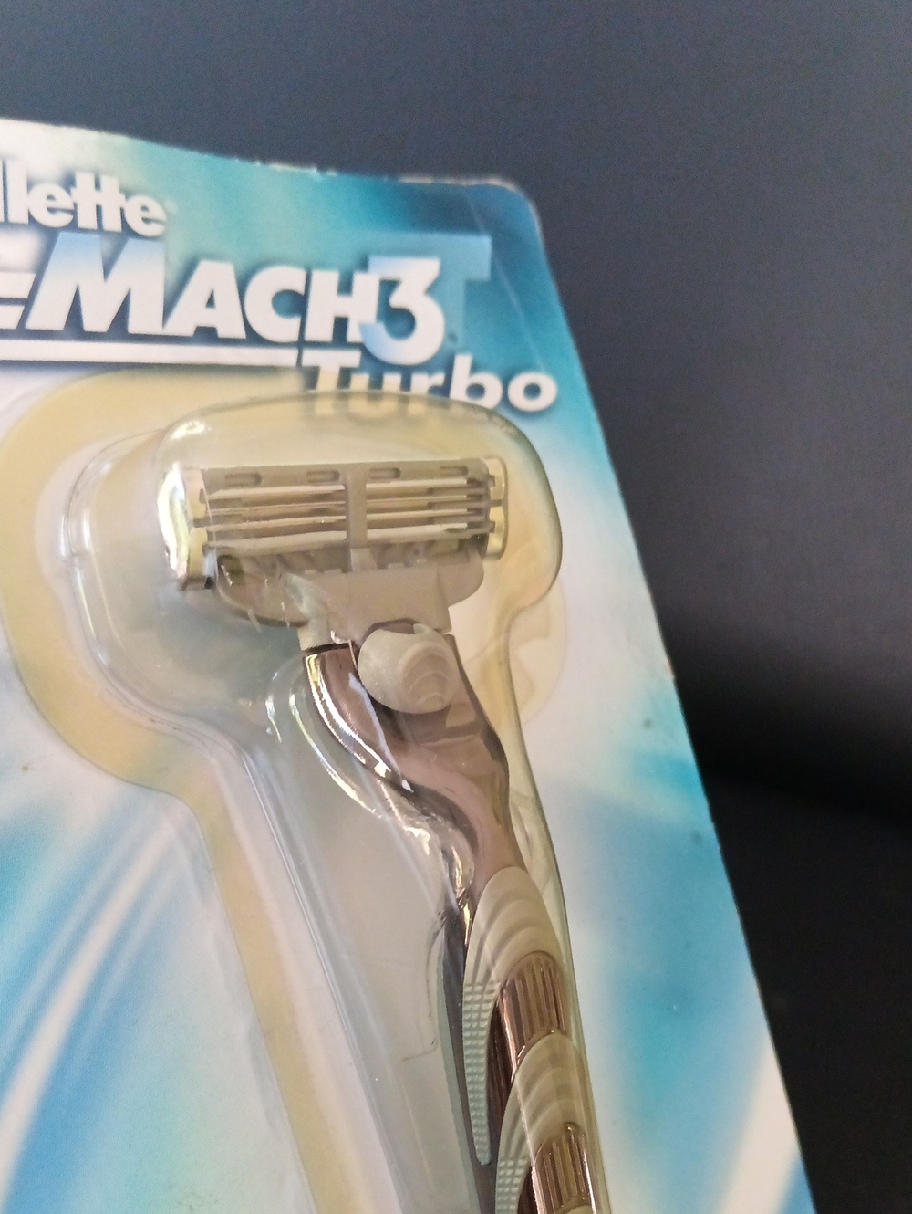 Gillette Razor With Ergonomic Metal Handle - Unisex - Model Mach3 Turbo